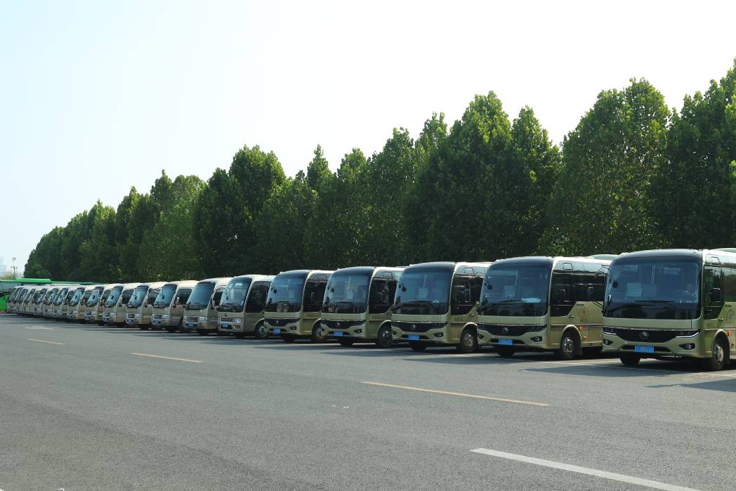 中巴车